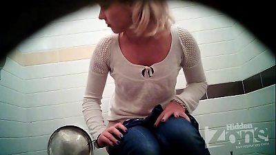 successful hidden cam video of the toilet. view from the 2 cameras.